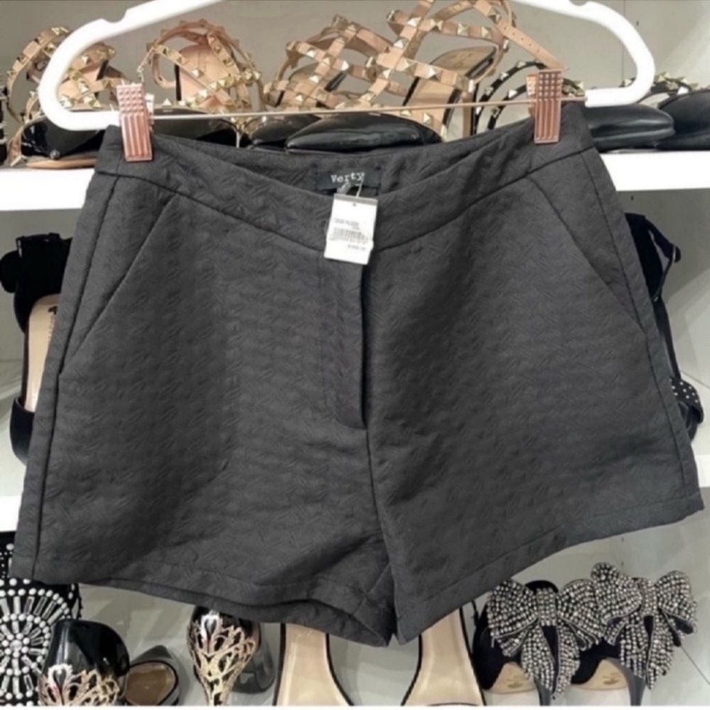 NWT Verty Shorts black Size Small